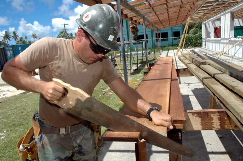 menuisier-REVEST LES ROCHES-min_worker_construction_building_carpenter_male_job_build_helmet-893290